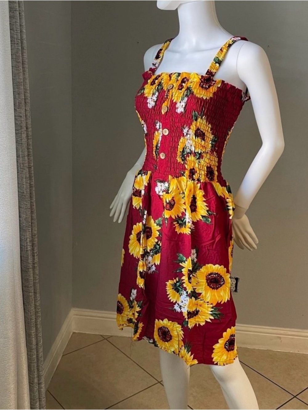 New Women’s RED Sunflower 
mini Dress size XL
Perfect for size 12
Floral - Picture 2 of 7